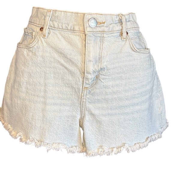 LOFT Pants - LOFT women’s light wash cut off denim shorts sz 26 / 2 raw hem 99% cotton